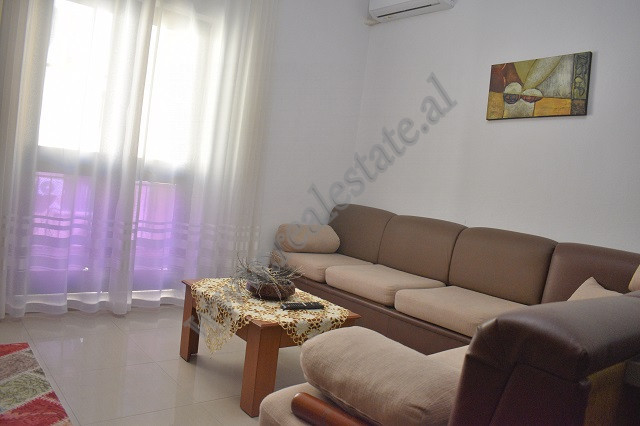 Apartament 1+1 me qira ne rrugen Petro Nini Luarasi, prane shkolles se Baletit ne Tirane.
Eshte e p
